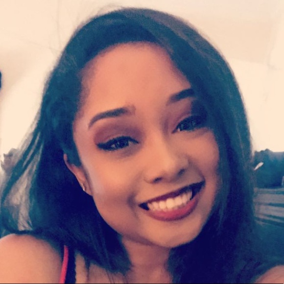 Meet your Posher, Alanna - Picture 1 of 1